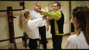 Familie beim Wyng Tjun Training in der Akademie für Kampfkunst und Bewegung in Solingen.